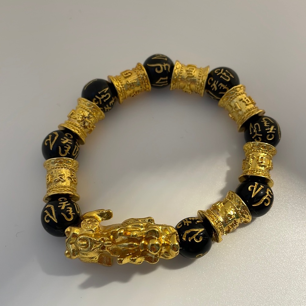 Feng shui luck and wealth bracelet